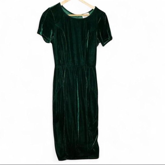Unique Vintage Dresses & Skirts - Unique Vintage Dark Green Velvet Midi Dress